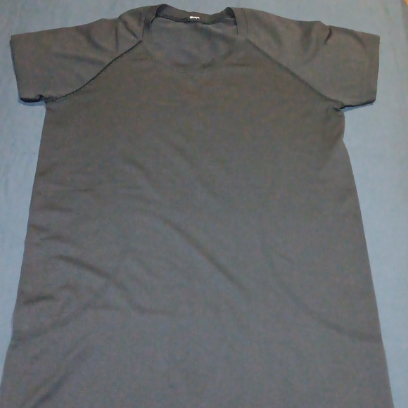 lululemon athletica Tops - lululemon athletica Charcoal Short Sleeve Tee
